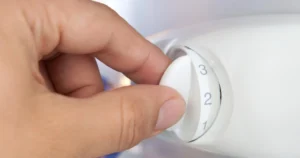 Termostato da geladeira precisa ser testado, pode parecer uma tarefa técnica, mas com as ferramentas certas e um pouco de paciência, você pode realizar o procedimento em casa. Termostado da Geladeira, como fazer a troca segura