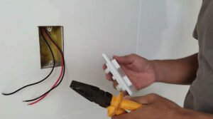 Após conectar os fios e fixar o interruptor duplo na parede, o próximo passo é verificar se tudo está funcionando como esperado. Após conectar os fios e fixar o interruptor duplo na parede, o próximo passo é verificar se tudo está funcionando como esperado.