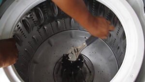Limpar O Filtro da Máquina de Lavar, Manter a máquina de lavar em perfeito estado é essencial para garantir seu funcionamento eficiente e prolongar sua vida útil. Limpar O Filtro da Máquina de Lavar Roupas não é difícil