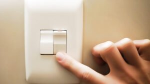 Instalar um interruptor duplo requer atenção aos detalhes e um entendimento claro dos componentes elétricos envolvidos. Passo a Passo: Instalar Um Interruptor Duplo Sozinho