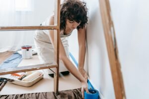 Pintar a parede é um processo que precisa se preparar antes para que cada detalhe conte para um resultado final de excelência. Pintar uma parede, você sabe o processo de preparação?