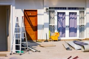 Com a parede devidamente limpa e reparada, o próximo passo crucial é lixar e nivelar a superfície Pintar uma parede, você sabe o processo de preparação?