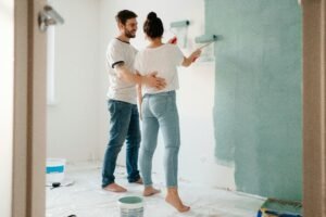 Pintar uma parede bem preparada é essencial para um acabamento perfeito. Aprenda os melhores truques para tratar sua parede e garantir resultados incríveis. Pintar uma parede, você sabe o processo de preparação?