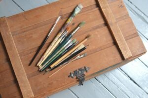 Efeito Vintage, a tinta de giz é uma escolha popular por seu acabamento fosco e suave, ideal para DIY móveis vintage Efeito Vintage em Móveis com Técnicas Simples aprenda criar