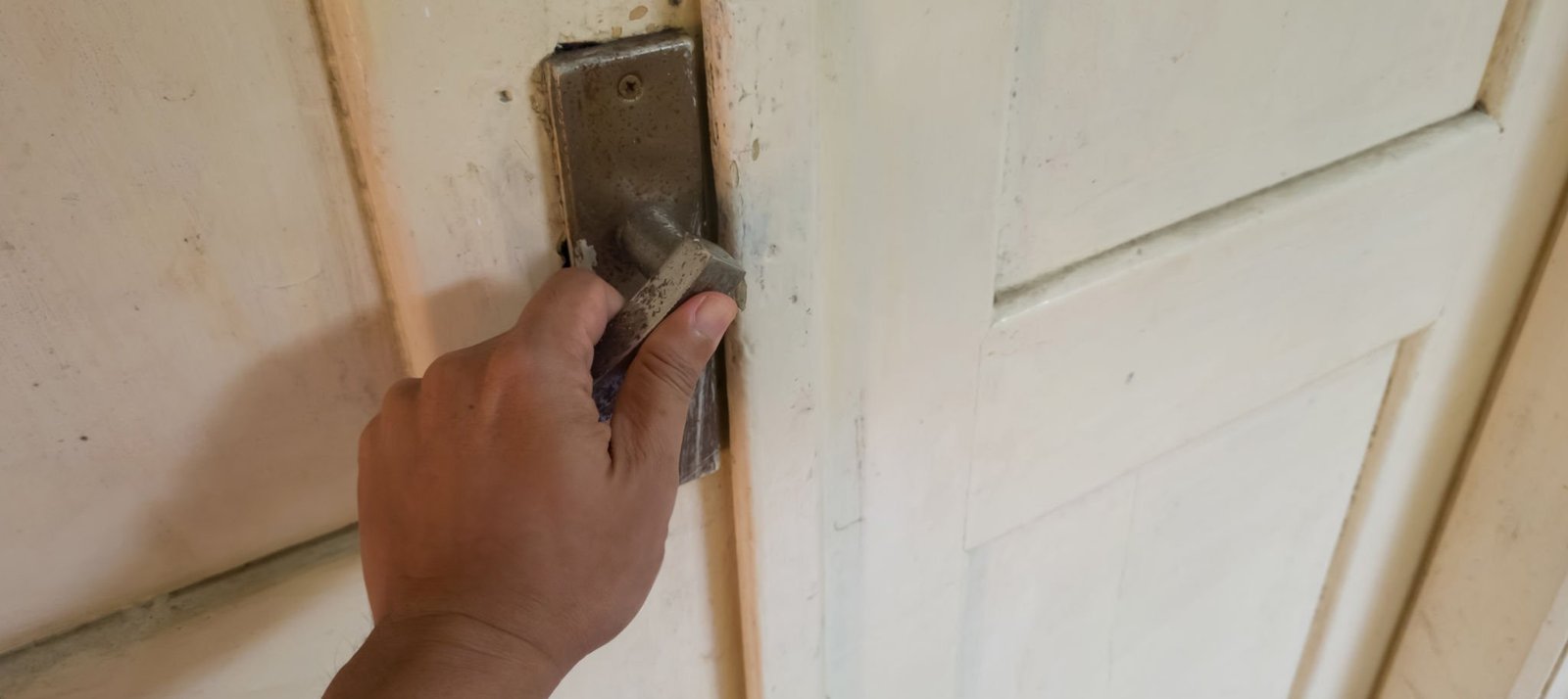 Como Consertar Uma Porta Que Não Fecha Corretamente